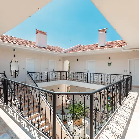 לינה וארוחת בוקר Bronze אולודניץ