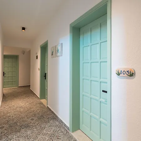 לינה וארוחת בוקר Bronze אולודניץ